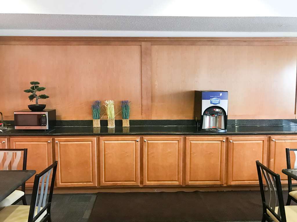 Red Roof Inn Plus+ & Suites Savannah - I-95 Georgetown Restaurant photo